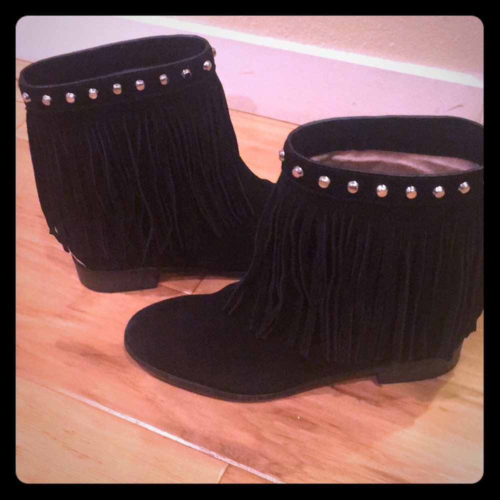 Black low top upper leather boots